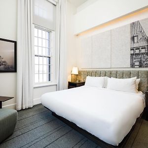 Zimmer mit Kingsize-Bett
